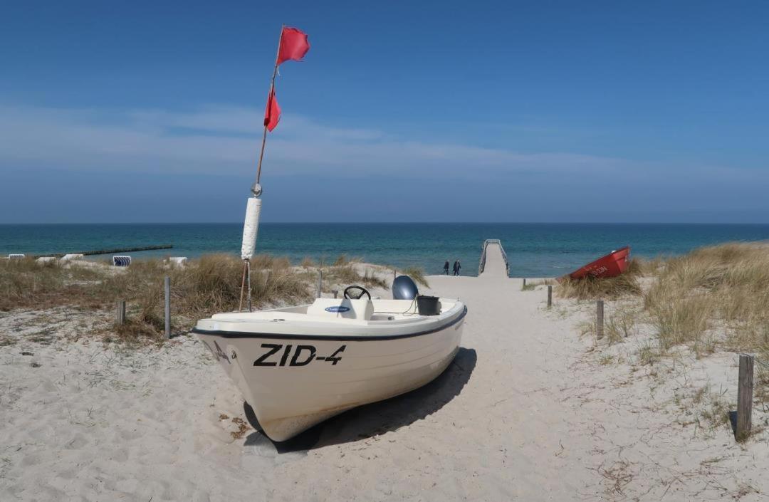 Wohnung 9 Meer-Ruhe Im Haus Stranddistel Komfortable Ferienwohnung Im 1 Og Fuer 4 Personen In Zingst Exterior photo