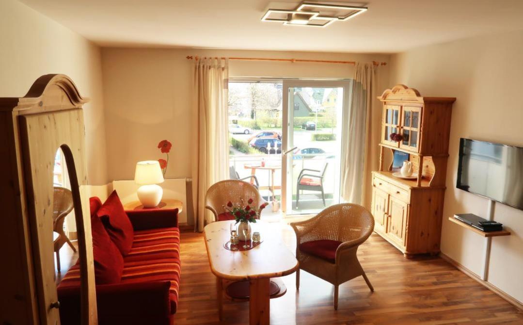 Wohnung 9 Meer-Ruhe Im Haus Stranddistel Komfortable Ferienwohnung Im 1 Og Fuer 4 Personen In Zingst Exterior photo